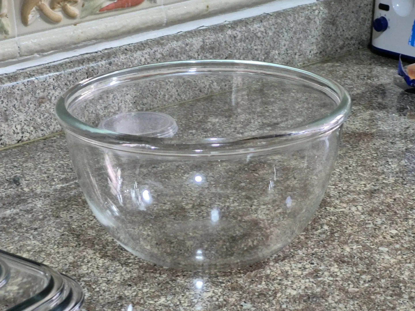 Kitchenware Set (Pots, Glass Dishes, Blender & Iron) thumbnail 3