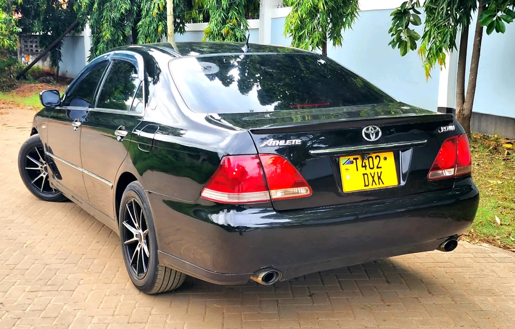 Toyota Crown Athlete thumbnail 4