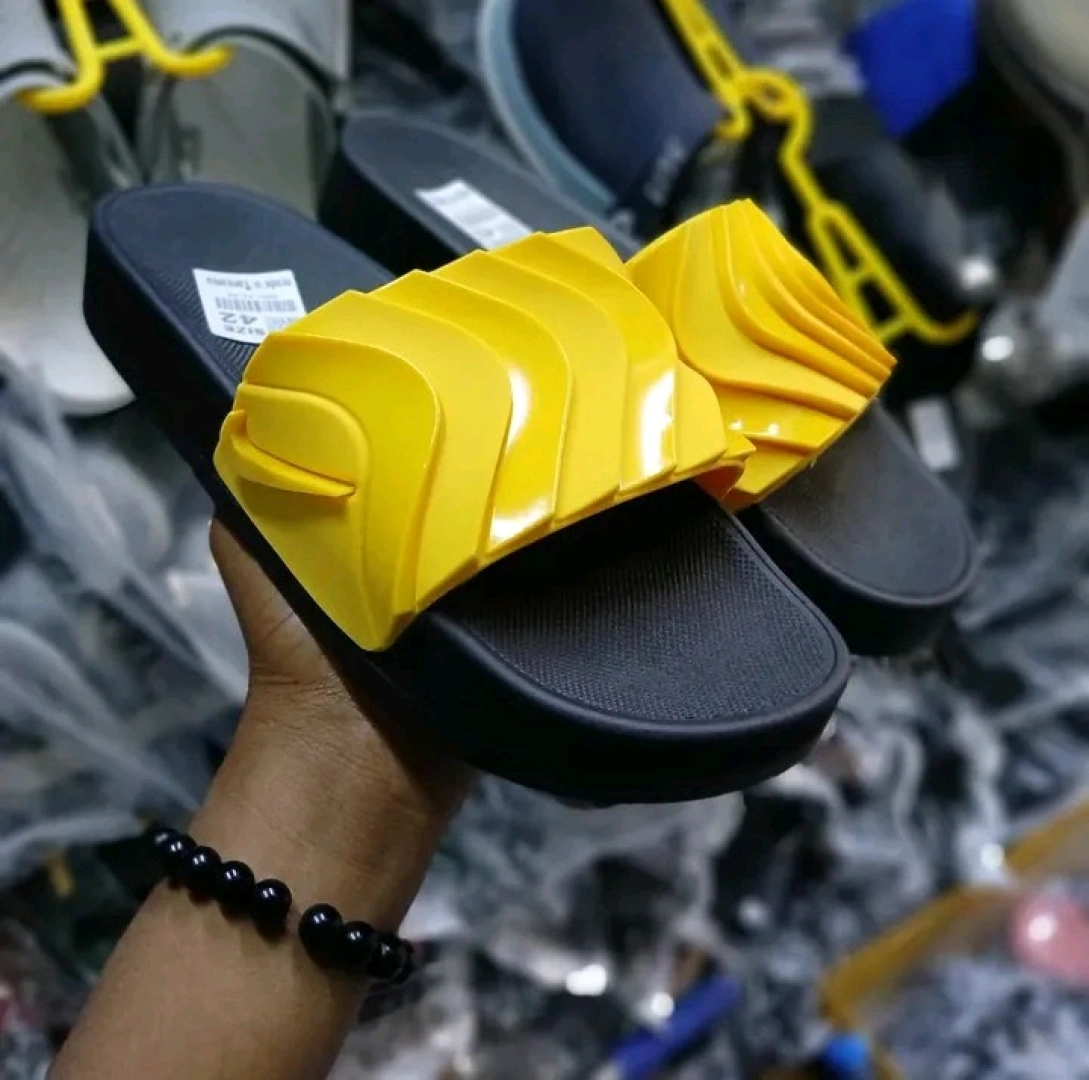 Good Quality Black and White Platform Slide Sandals thumbnail 3