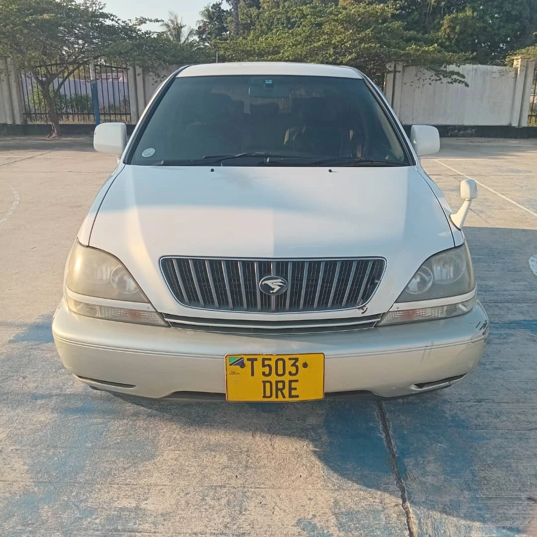 Toyota Harrier 2001 Automatic 2160 CC thumbnail 3