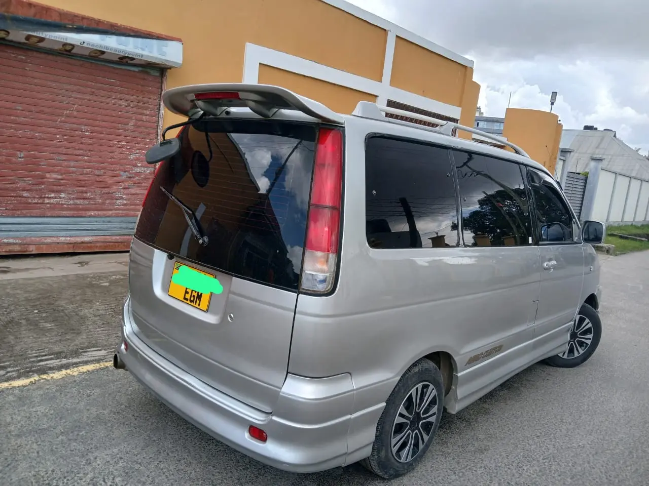 Toyota Noah Road Tourer 2001 thumbnail 3