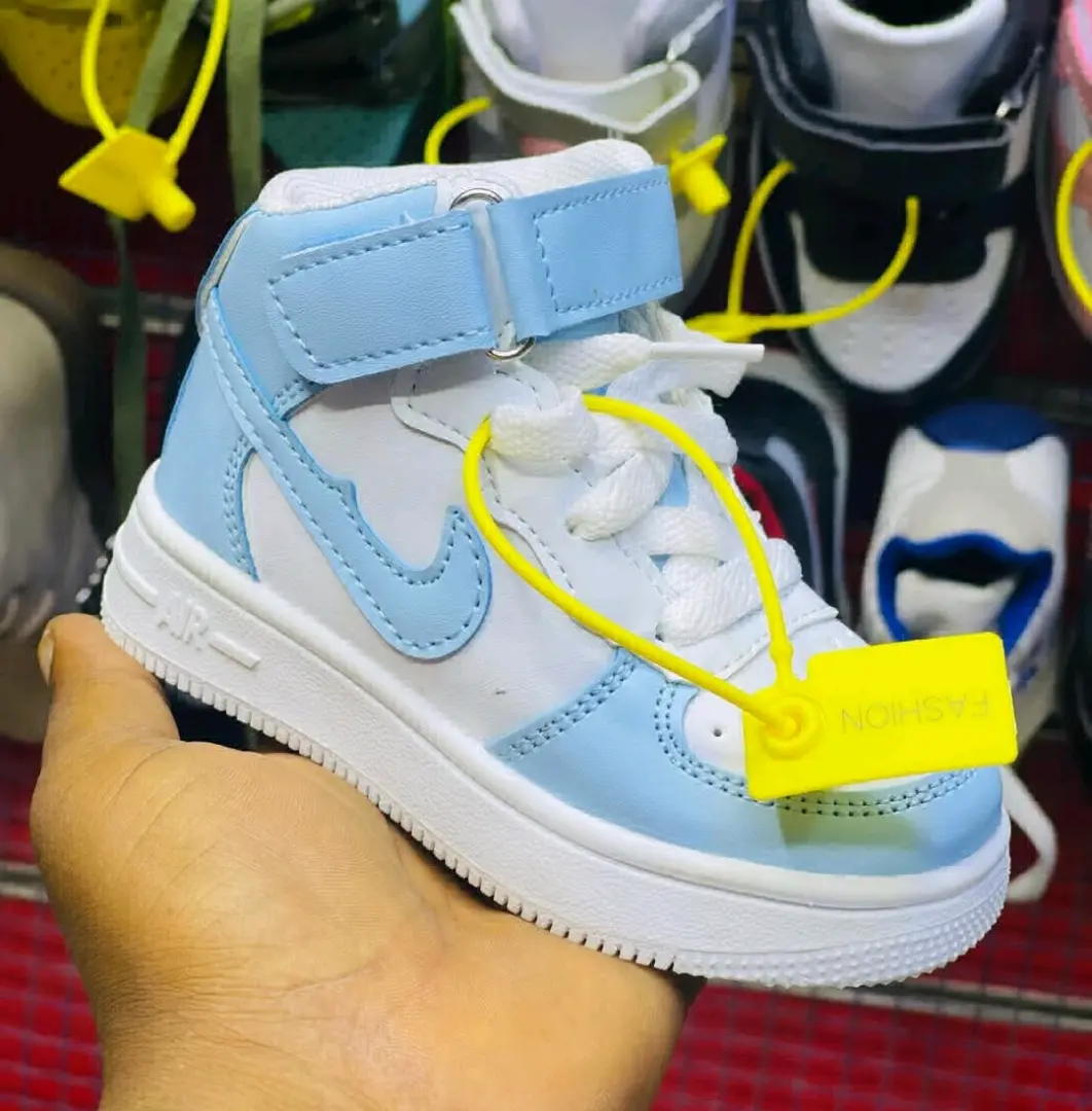 Sneakers za Watoto - Size Zote Zipo thumbnail 3