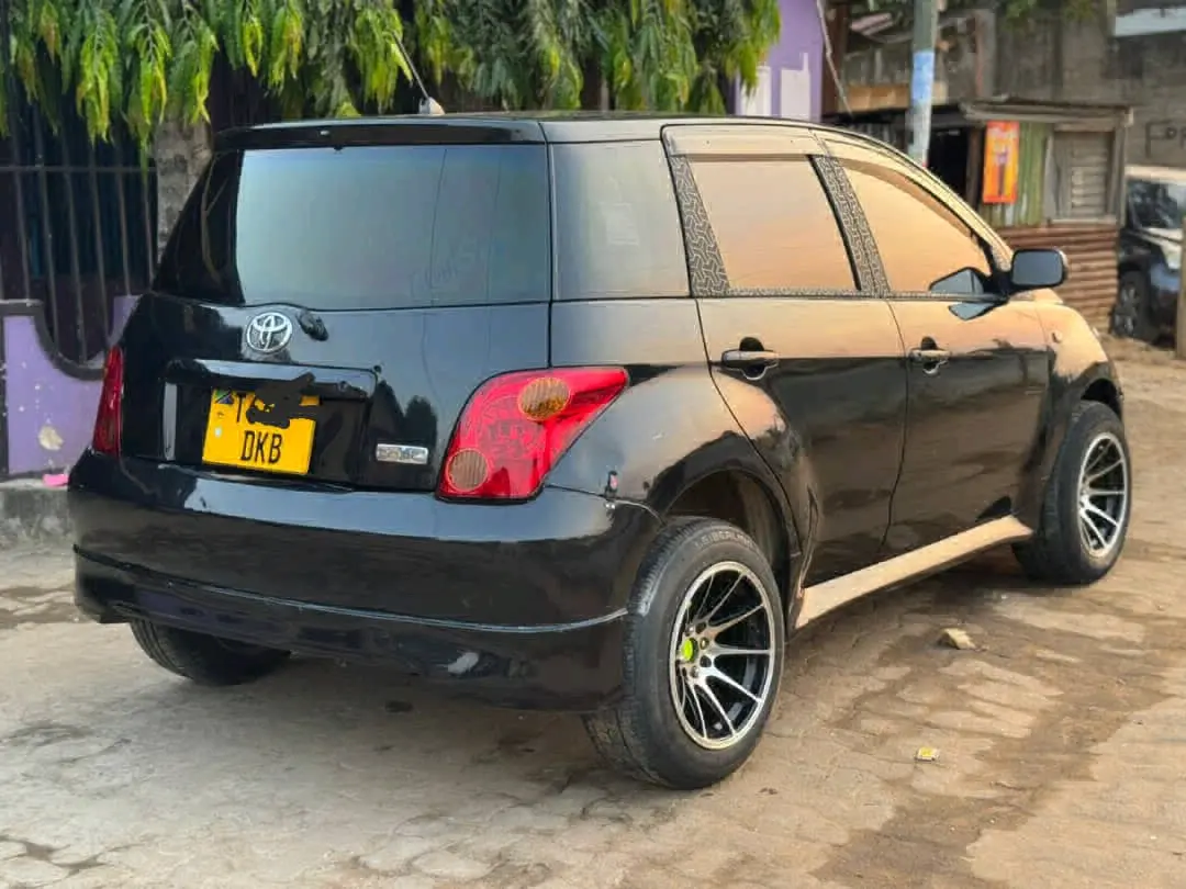 Toyota Ist Black for Sale
