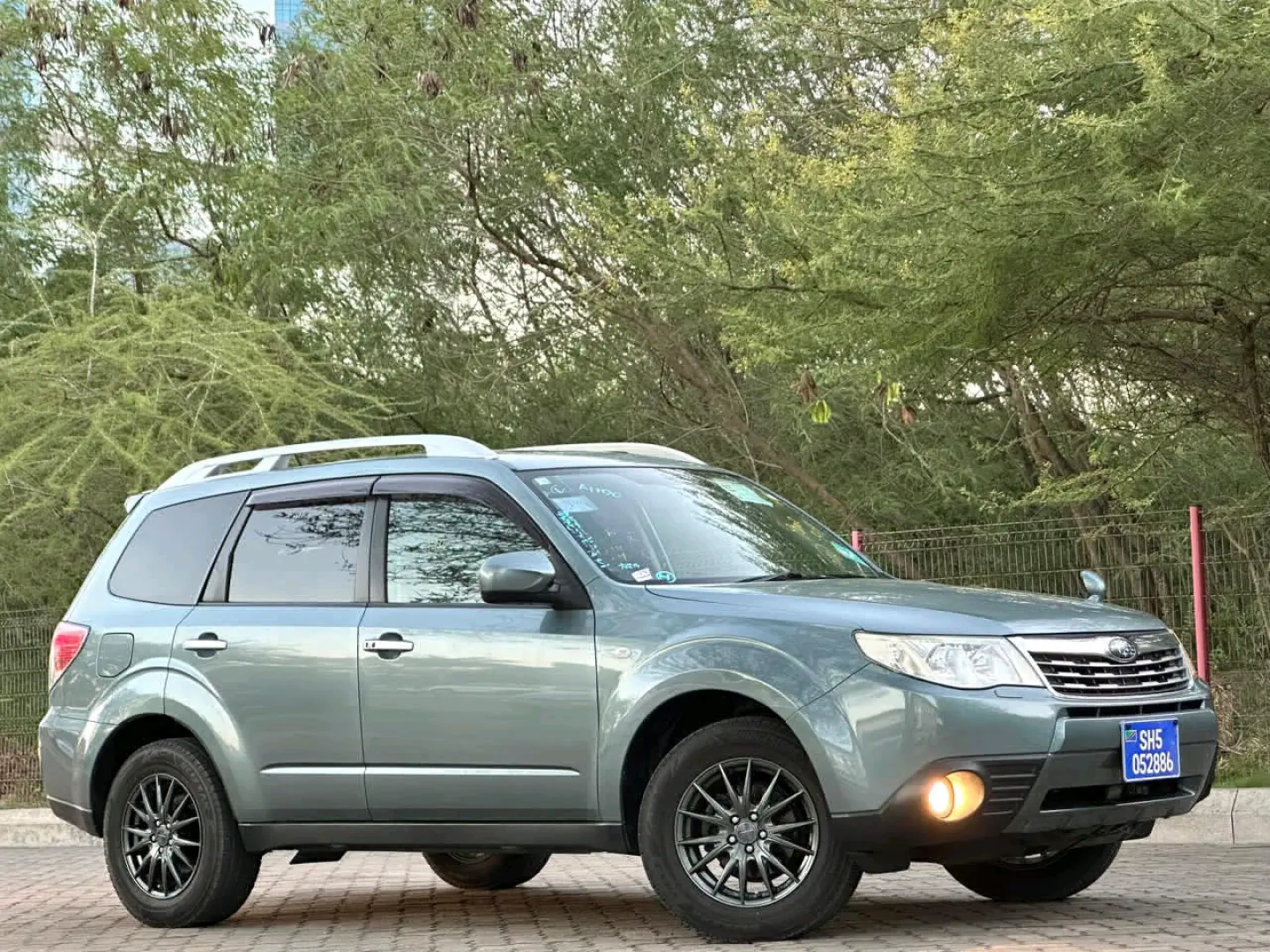 Subaru Forester SUV 2010 Open Roof for Sale thumbnail 4