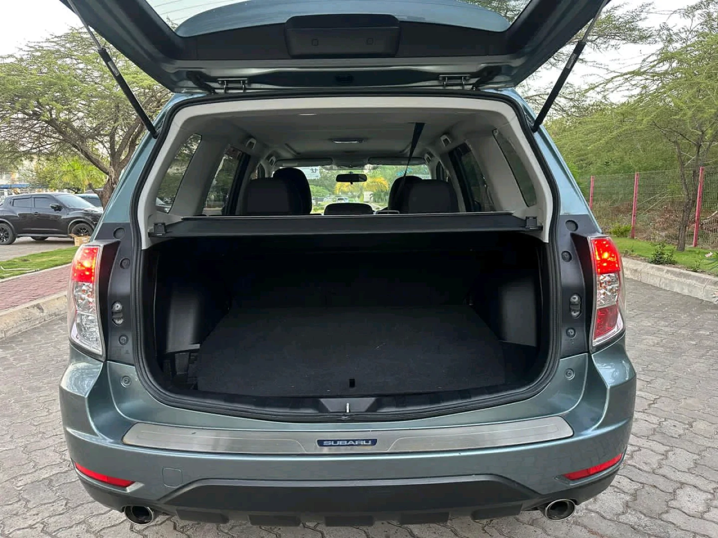 Subaru Forester SUV 2010 Open Roof for Sale thumbnail 7
