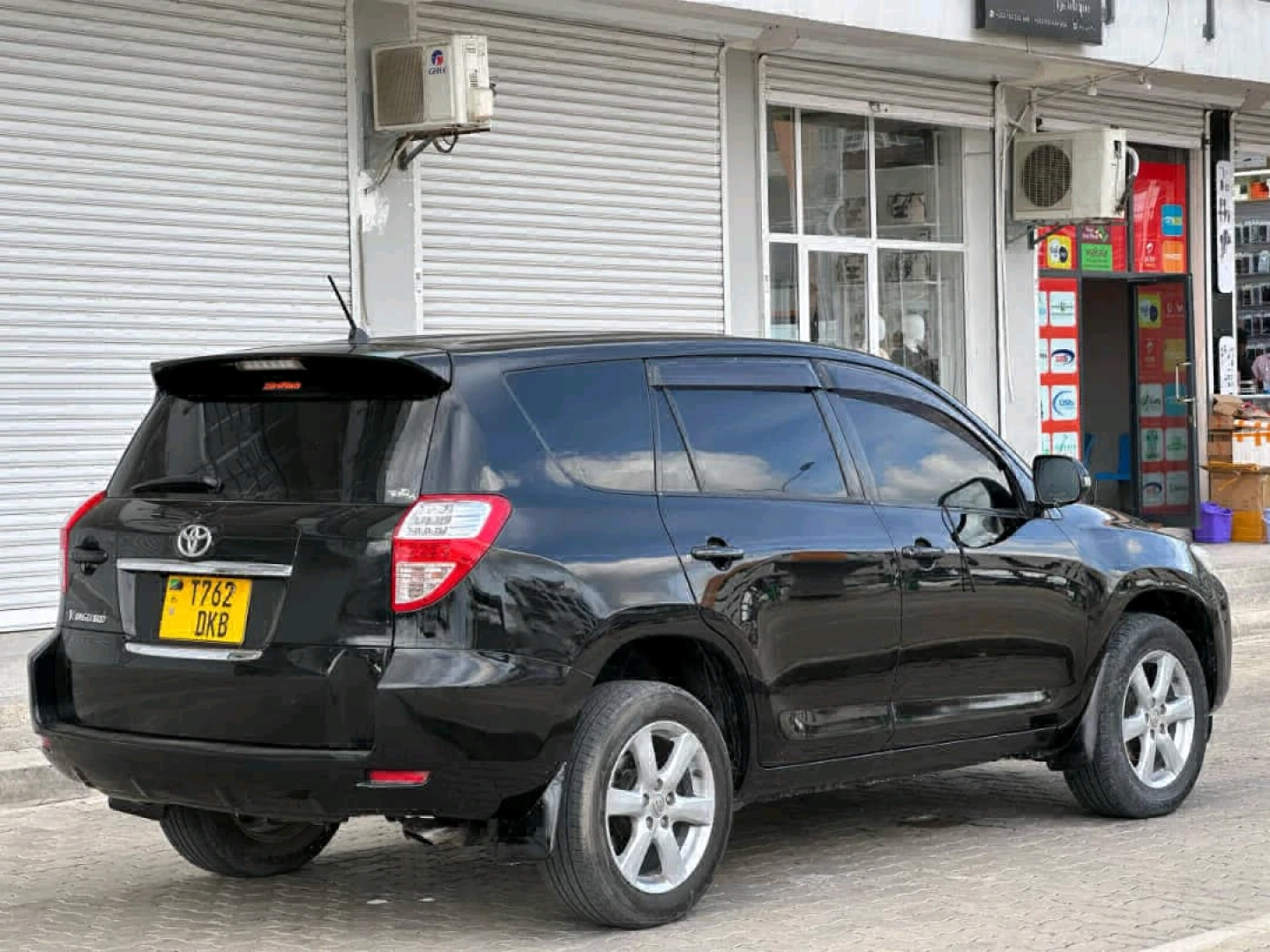 Black 2008 Toyota Vanguard SUV DKB thumbnail 2