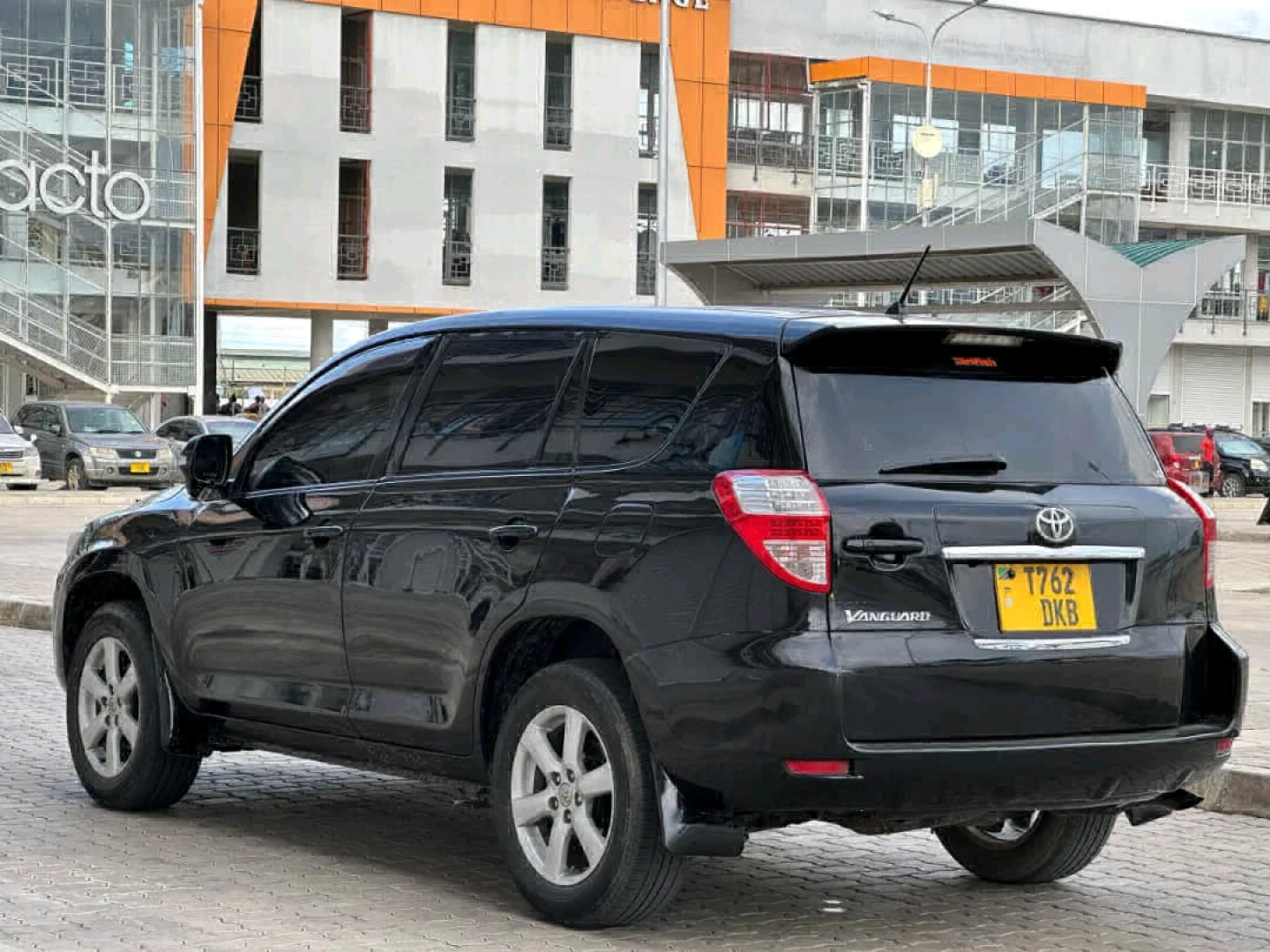 Black 2008 Toyota Vanguard SUV DKB thumbnail 4