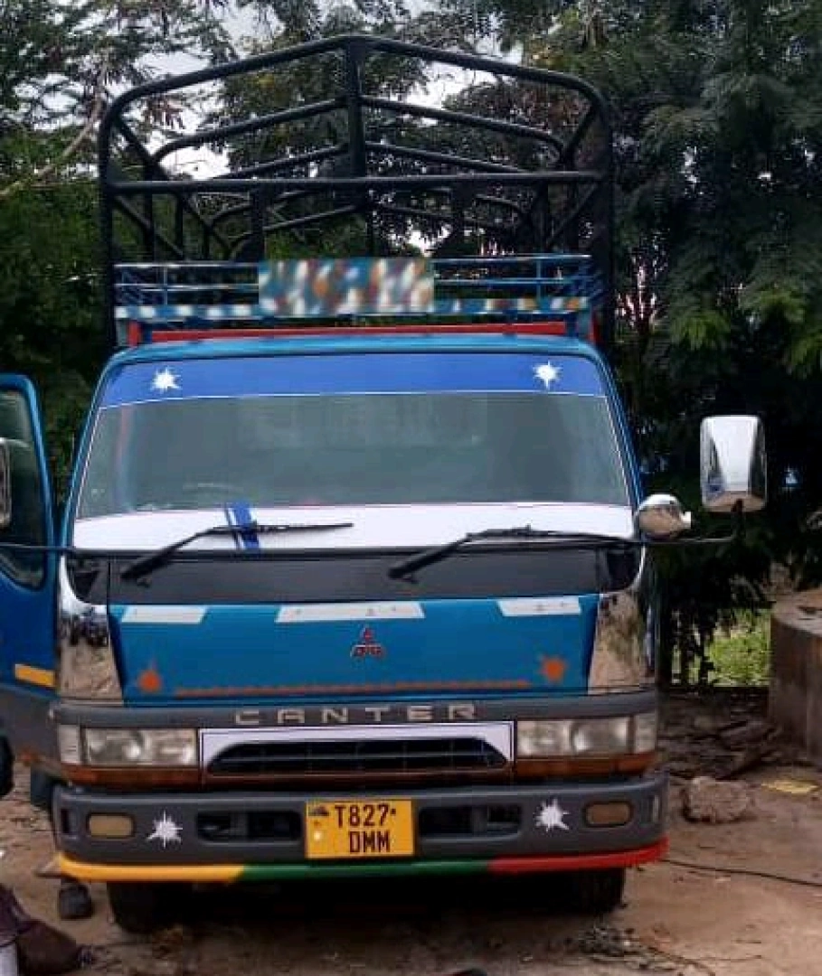 Used Mitsubishi Canter Cargo Truck (Engine 4D35)