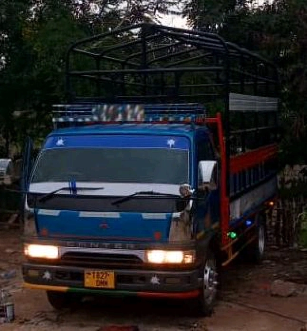 Used Mitsubishi Canter Cargo Truck (Engine 4D35) thumbnail 3