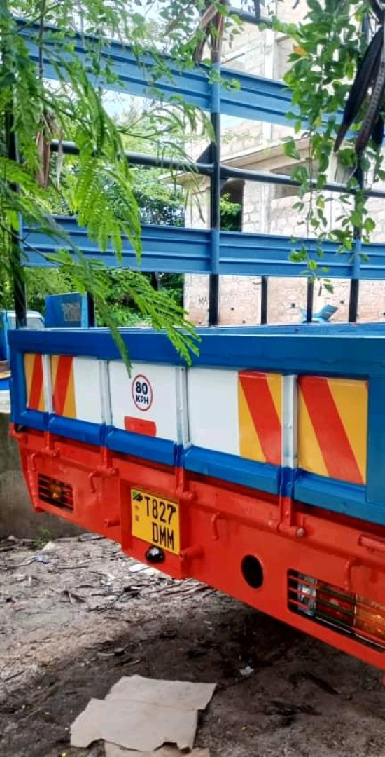 Used Mitsubishi Canter Cargo Truck (Engine 4D35) thumbnail 7