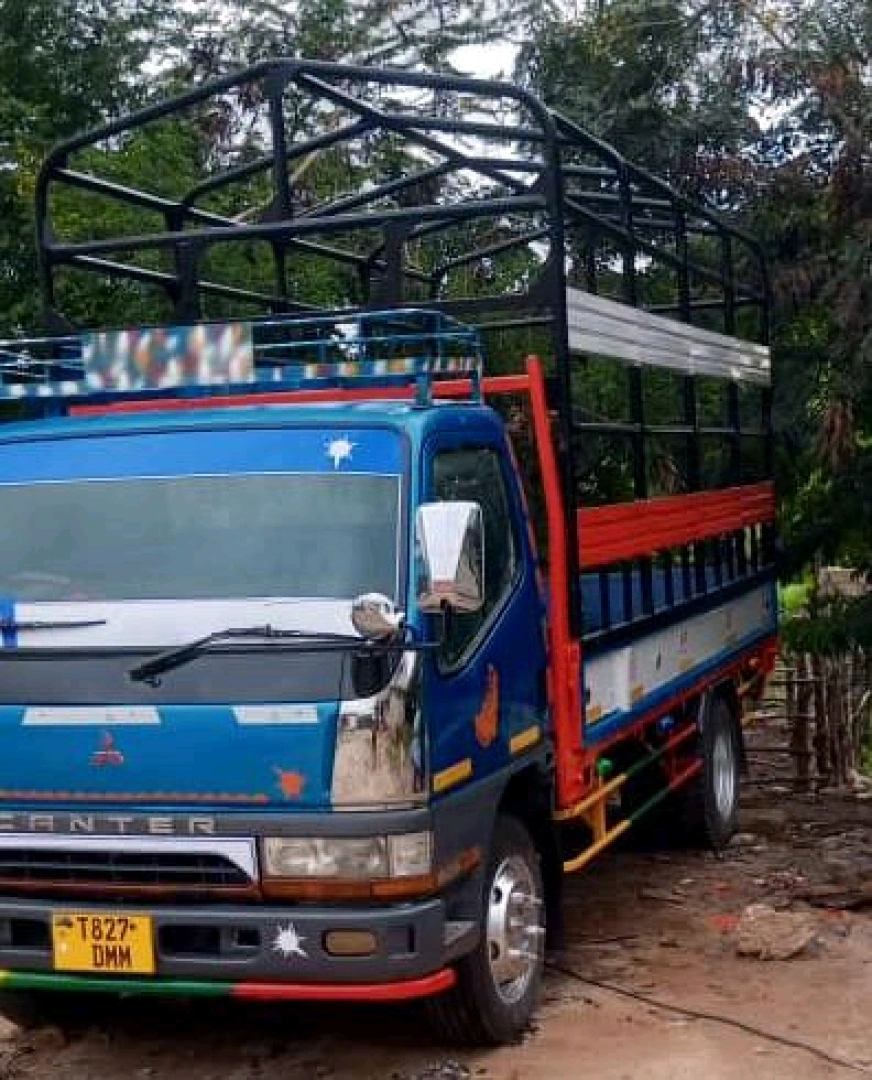 Used Mitsubishi Canter Cargo Truck (Engine 4D35) thumbnail 8