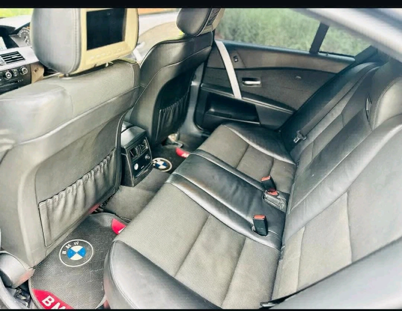 BMW 5 Series Sedan thumbnail 9