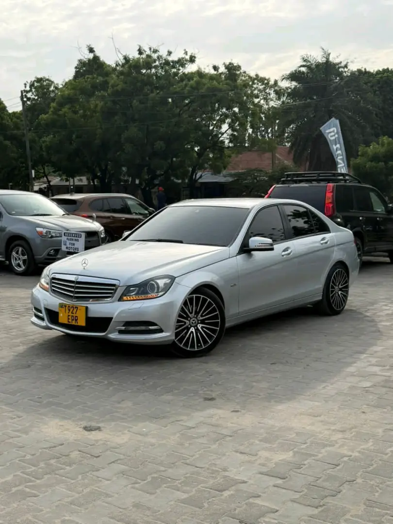 Mercedes-Benz C-Class C 200 2012 Silver thumbnail 2