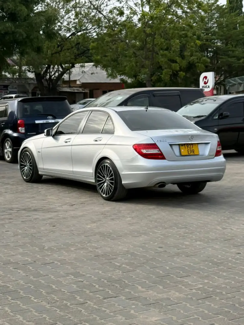 Mercedes-Benz C-Class C 200 2012 Silver thumbnail 3