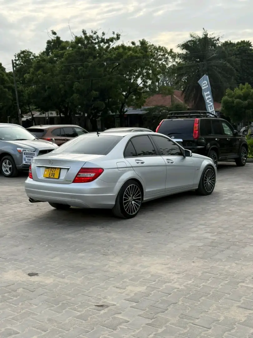 Mercedes-Benz C-Class C 200 2012 Silver thumbnail 4