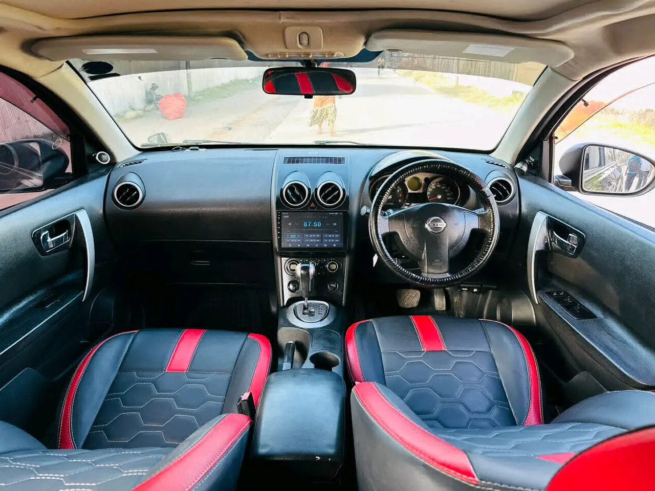 Black Nissan Dualis for Sale thumbnail 6