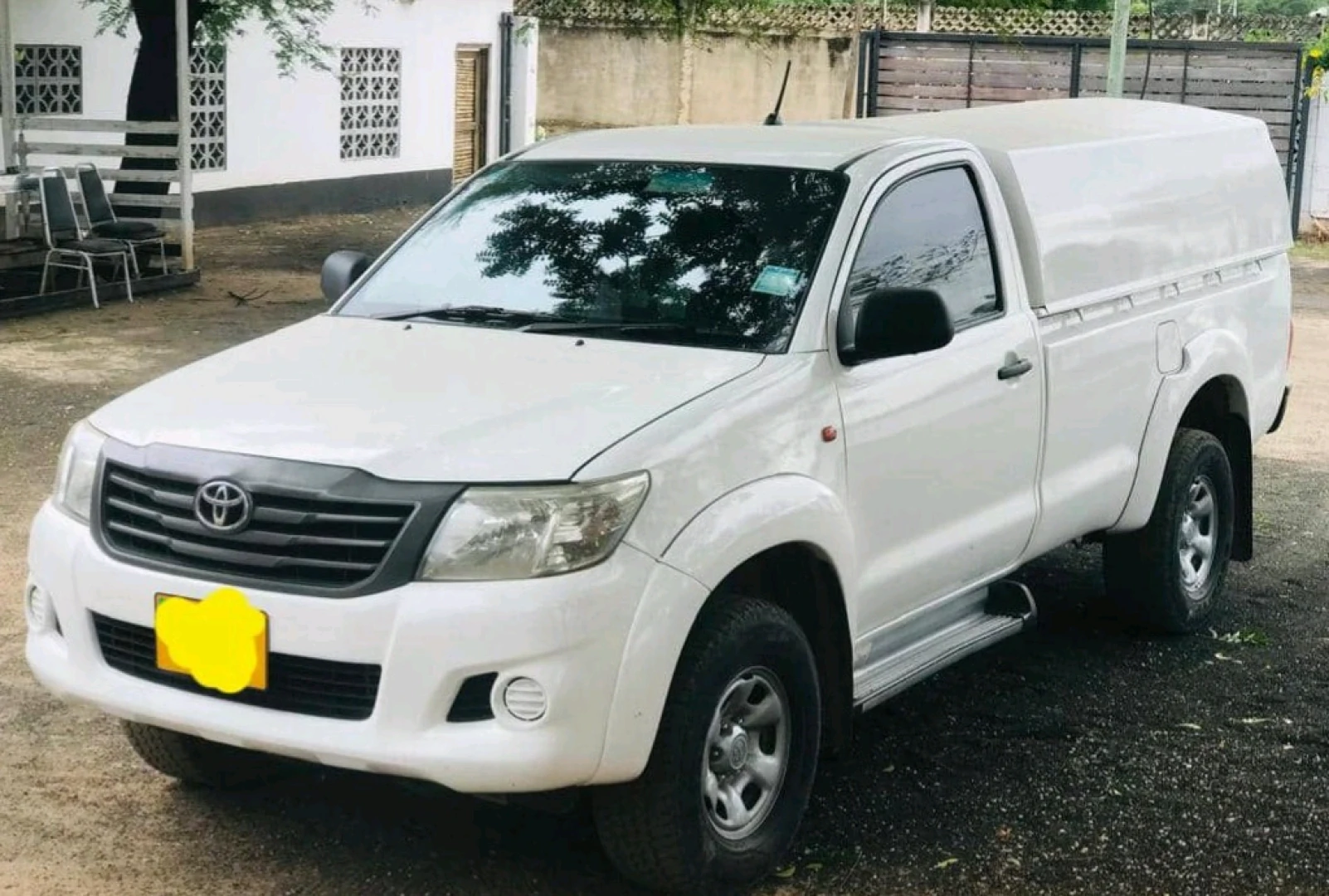 Toyota Hilux 2014 Diesel Pickup Truck thumbnail 4