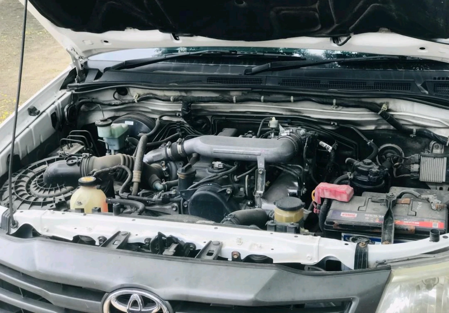 Toyota Hilux 2014 Diesel Pickup Truck thumbnail 6