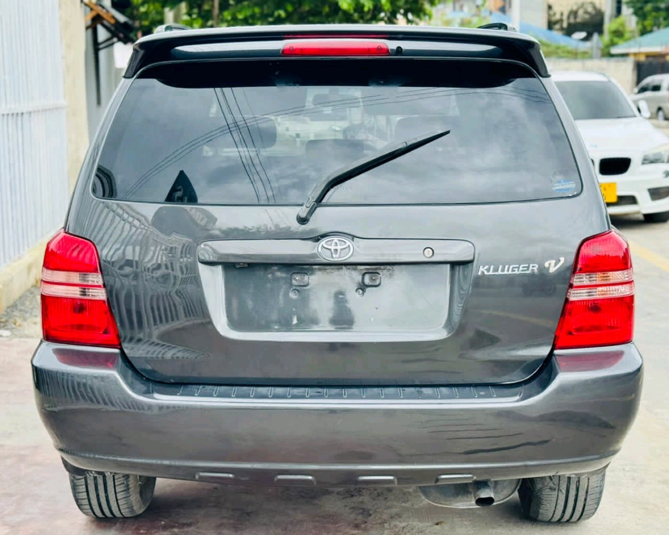 Toyota Kluger SUV 2003 (2360 CC) thumbnail 3