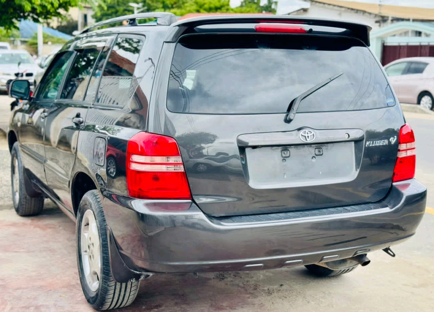 Toyota Kluger SUV 2003 (2360 CC) thumbnail 4