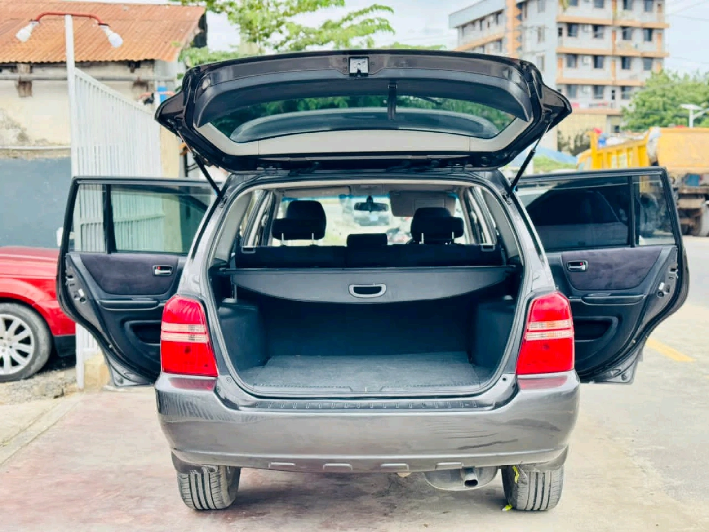 Toyota Kluger SUV 2003 (2360 CC) thumbnail 5