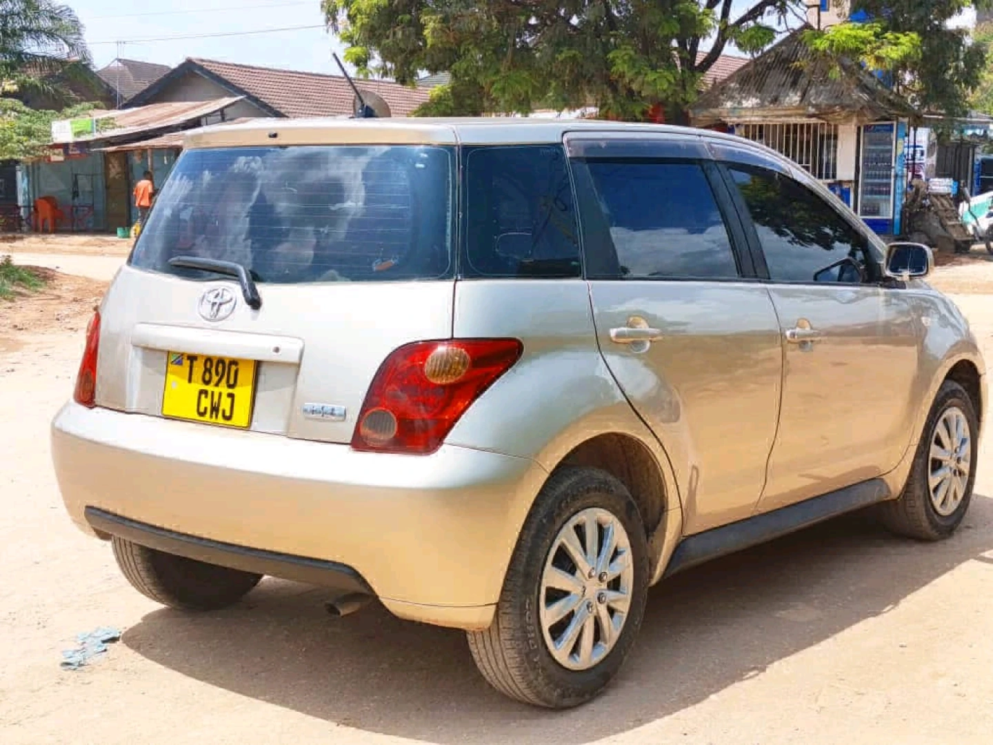 Toyota Ist Car 1290cc Full AC thumbnail 2