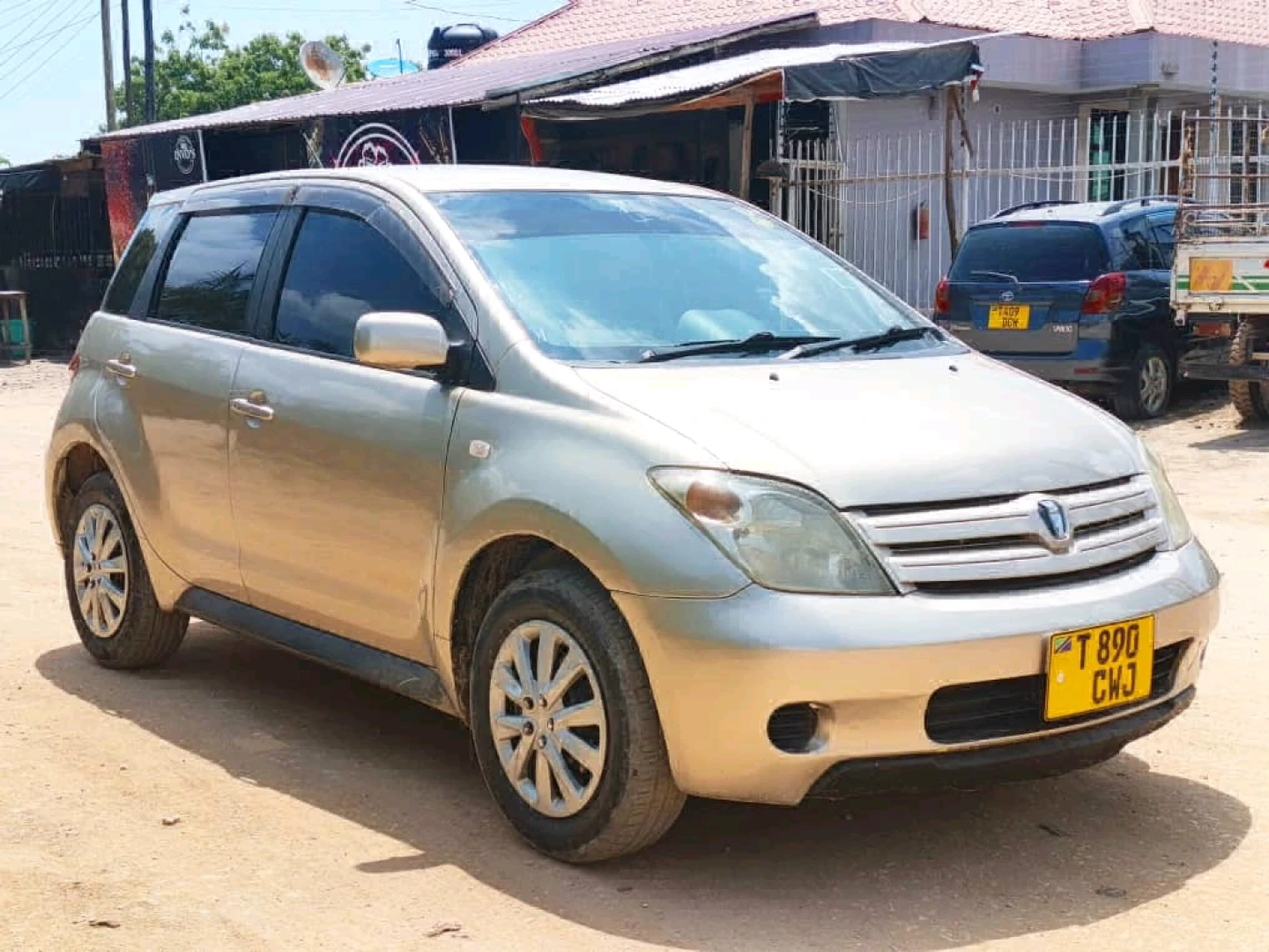 Toyota Ist Car 1290cc Full AC thumbnail 4