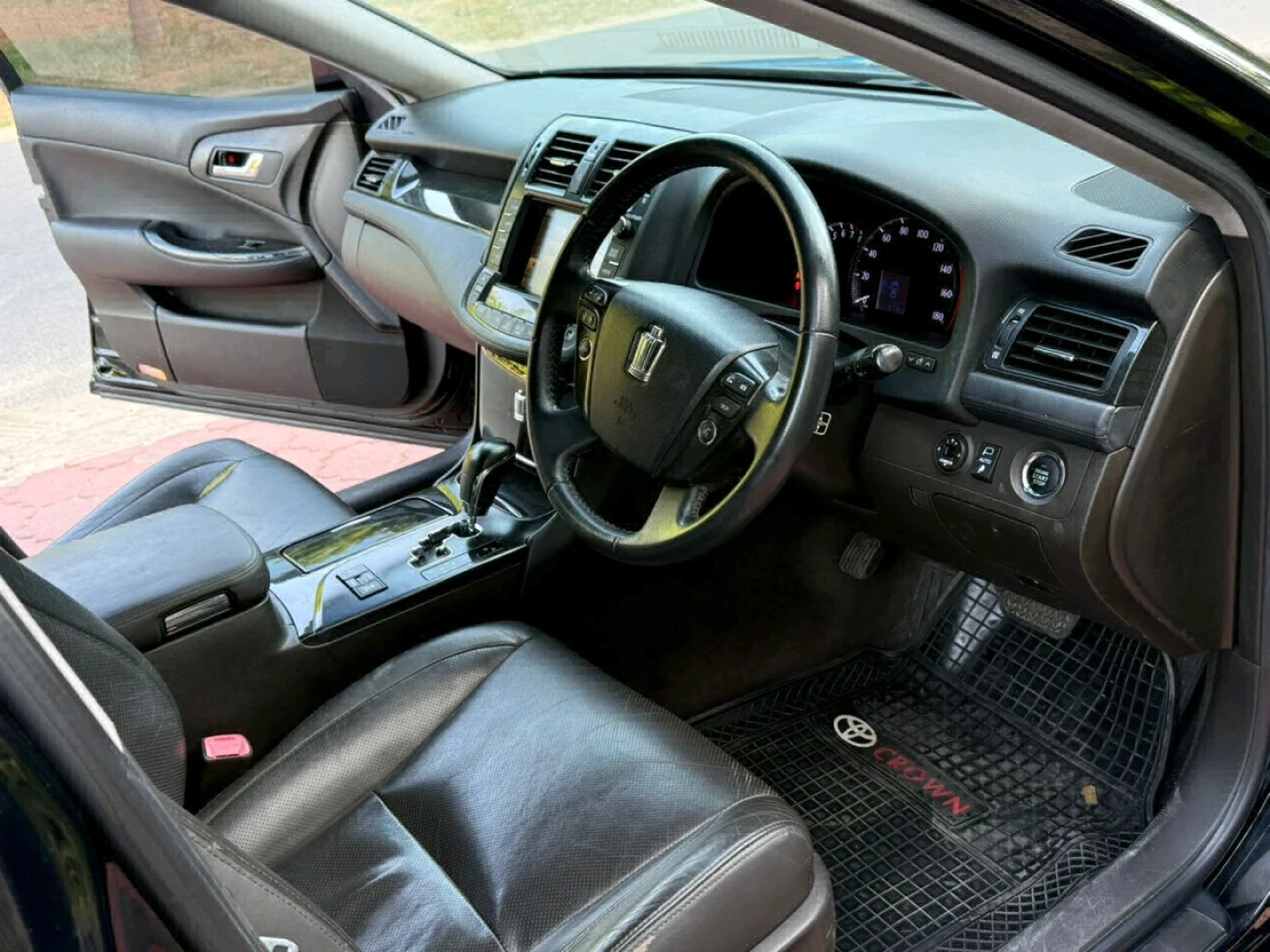 Toyota Crown Athlete 2009/10 Model thumbnail 8