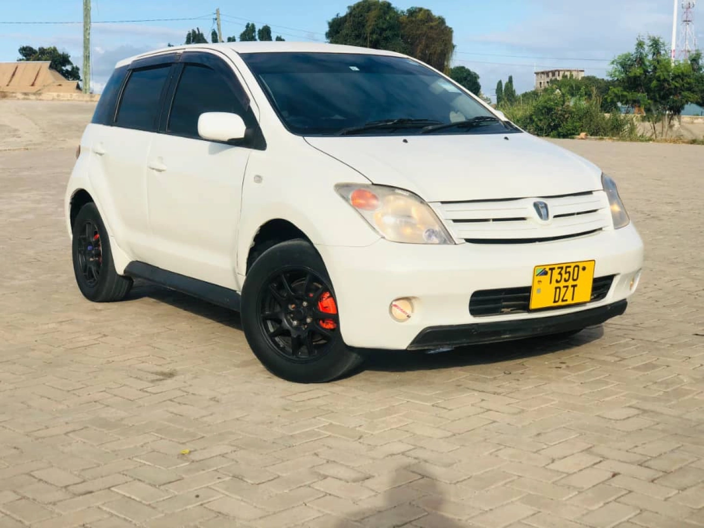 Toyota IST Hatchback DZT Reg 1490cc Low Mileage thumbnail 2