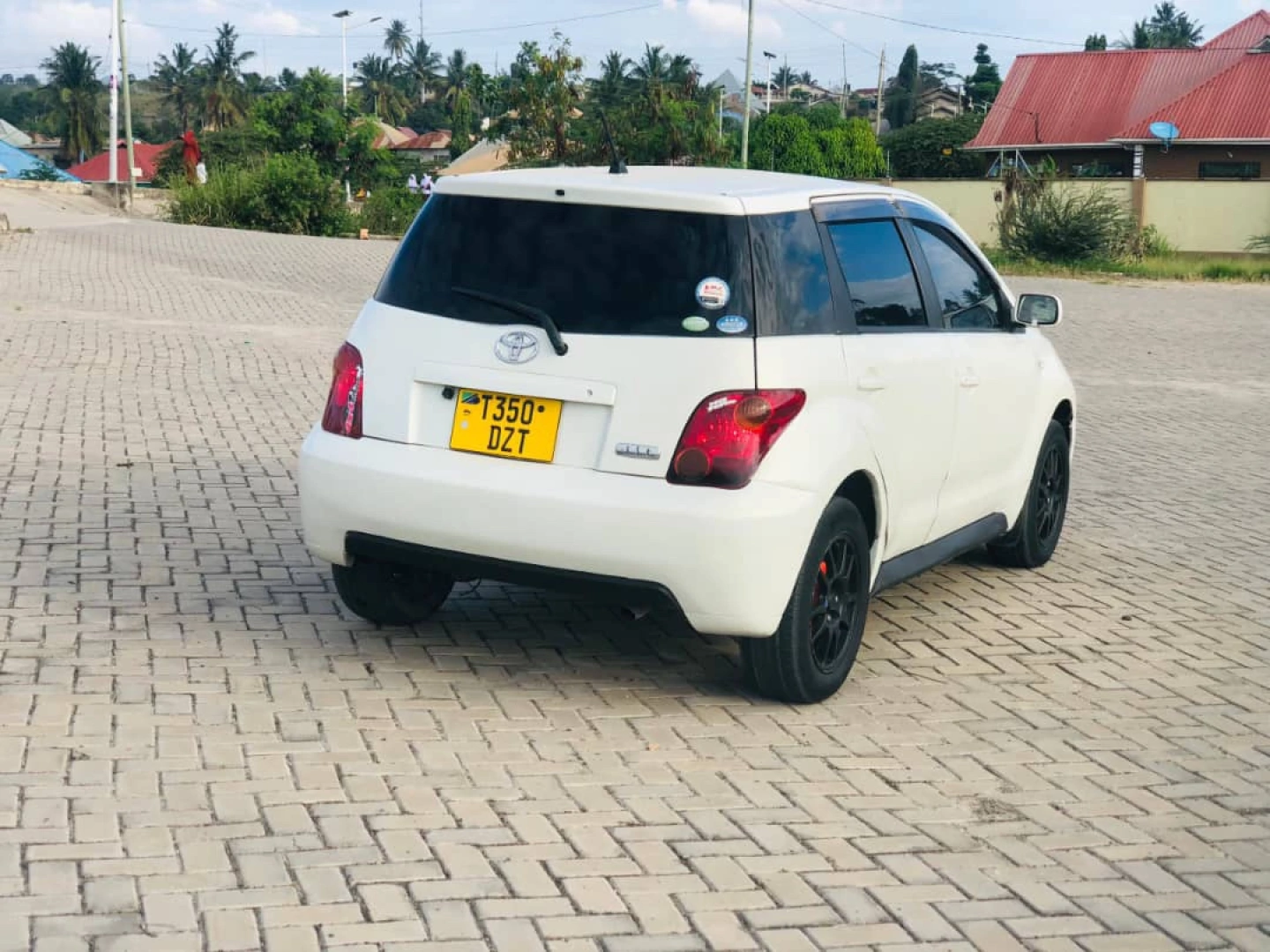Toyota IST Hatchback DZT Reg 1490cc Low Mileage thumbnail 3