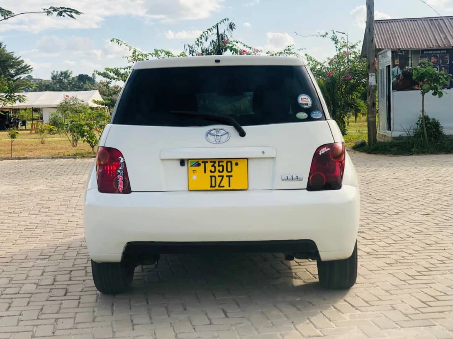 Toyota IST Hatchback DZT Reg 1490cc Low Mileage thumbnail 5