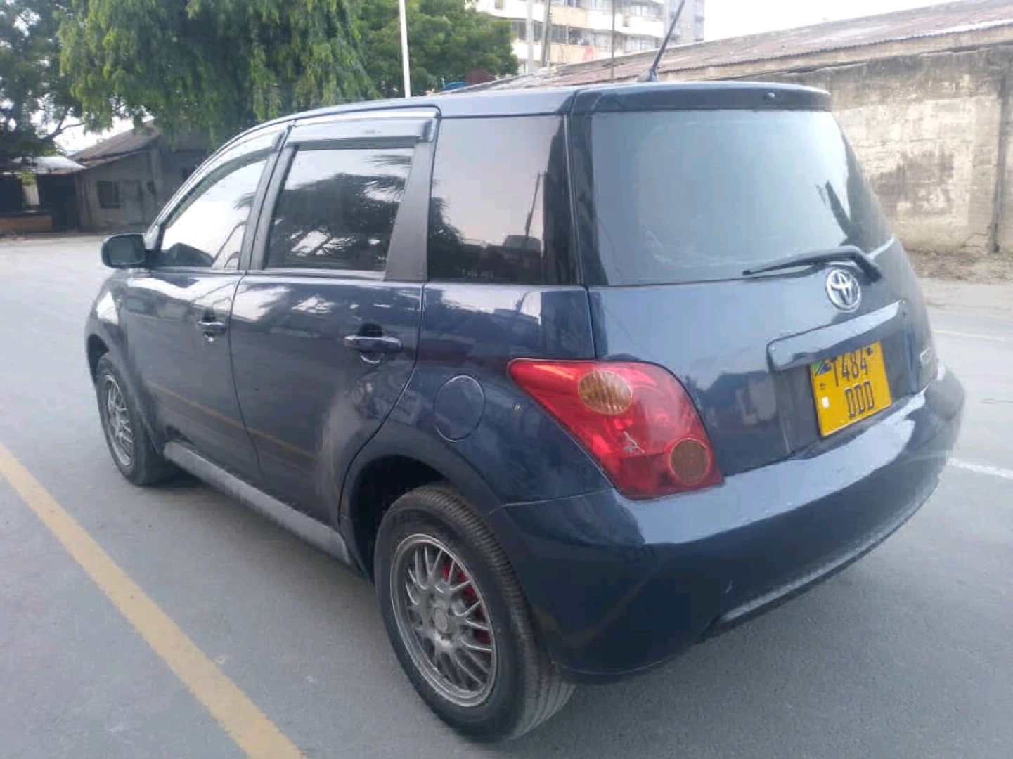 Used Dark Blue Toyota Ist Hatchback thumbnail 4