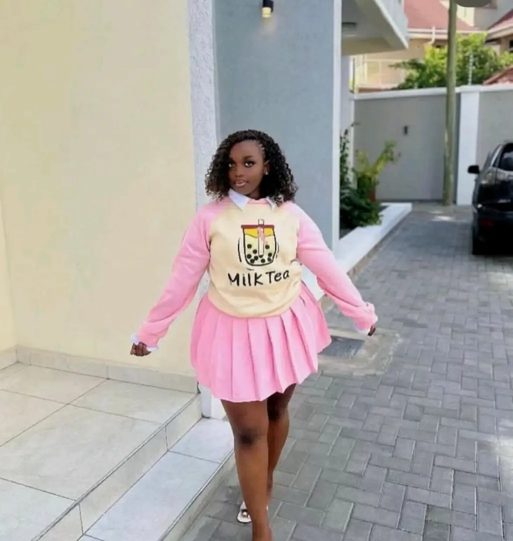 Seti ya Vipande Viwili (Sweatshirt na Sketi) ya Maziwa Chai thumbnail 4