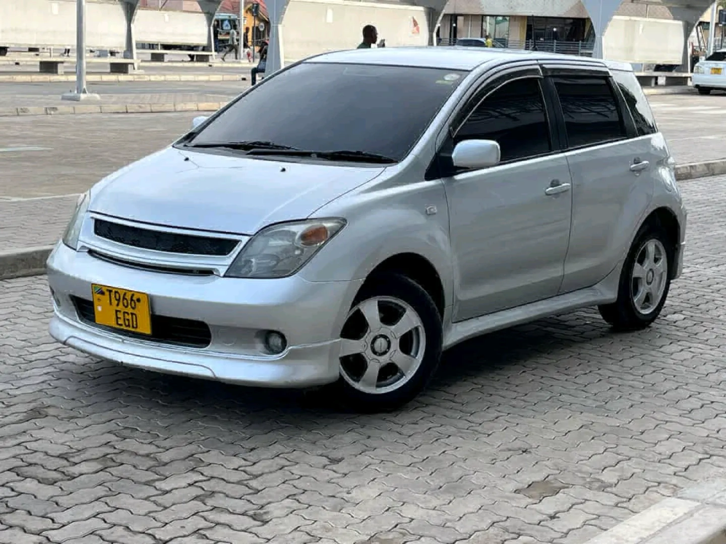 Toyota Ist 2004 Low Mileage Reg EGD thumbnail 2