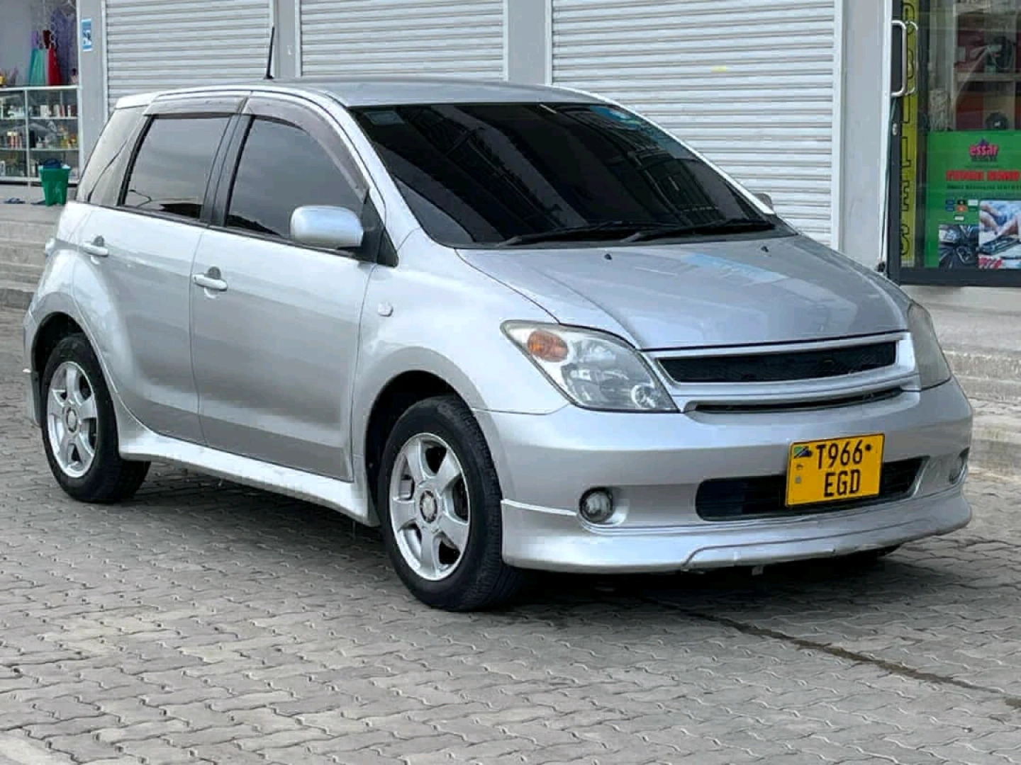 Toyota Ist 2004 Low Mileage Reg EGD thumbnail 3
