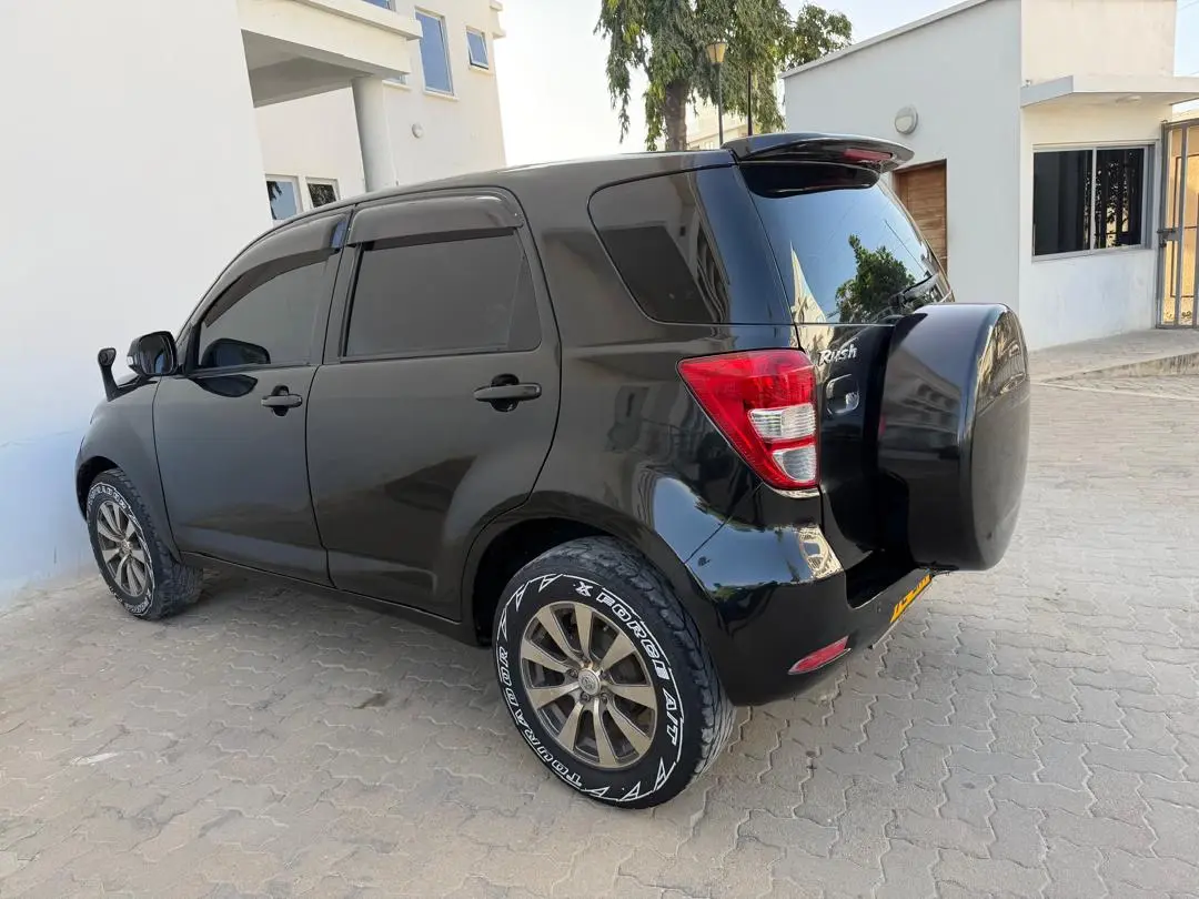 Toyota Rush SUV thumbnail 2