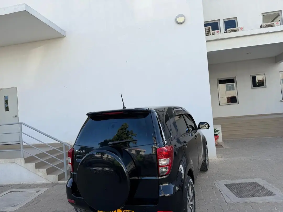 Toyota Rush SUV thumbnail 3