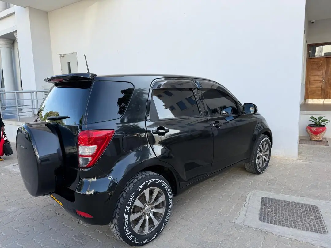Toyota Rush SUV thumbnail 4