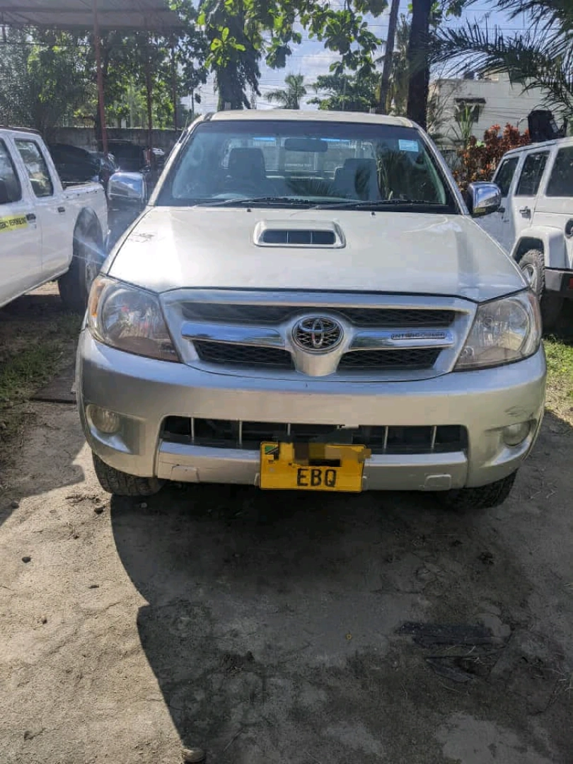 Toyota Hilux Double Cabin Diesel 1KD Engine thumbnail 2