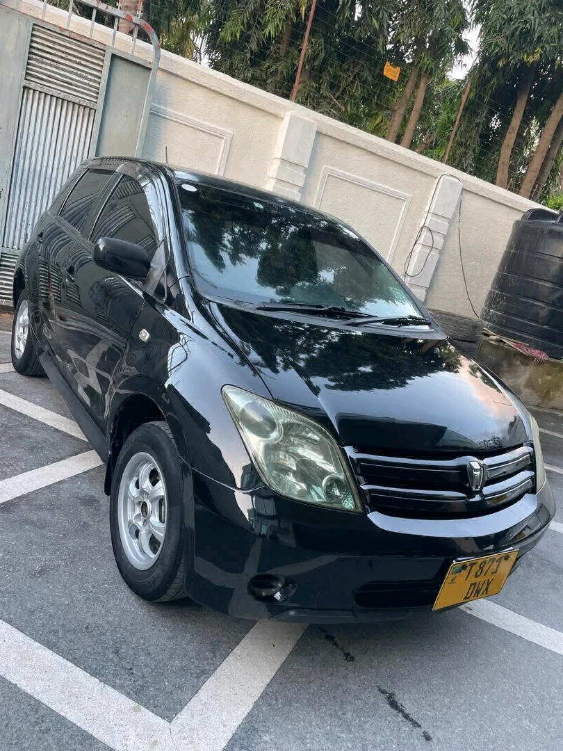 Black Toyota Ist 2004, 1290 CC, Low Mileage