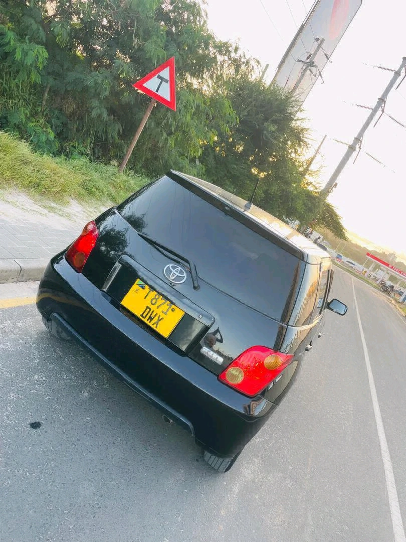 Black Toyota Ist 2004, 1290 CC, Low Mileage thumbnail 2