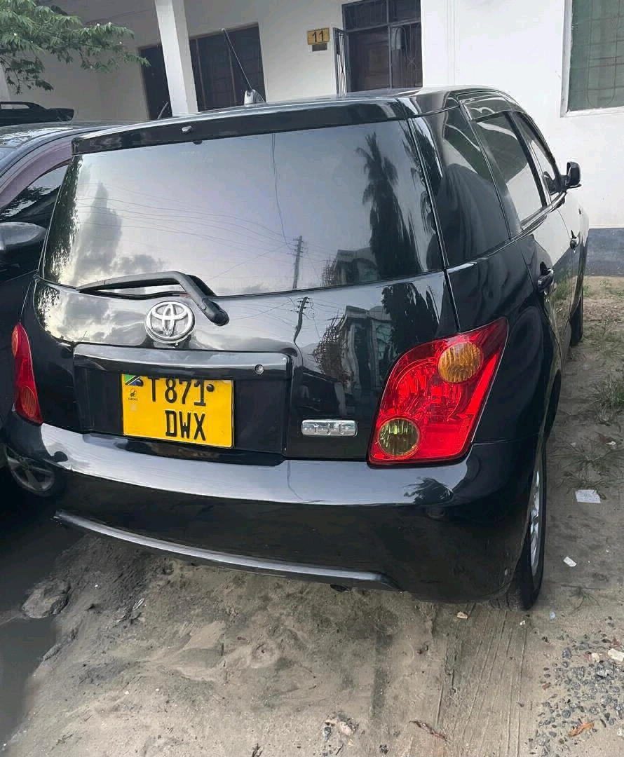Black Toyota Ist 2004, 1290 CC, Low Mileage thumbnail 4