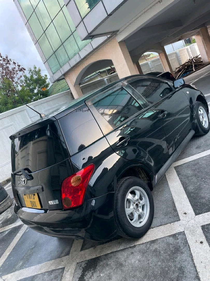 Black Toyota Ist 2004, 1290 CC, Low Mileage thumbnail 6