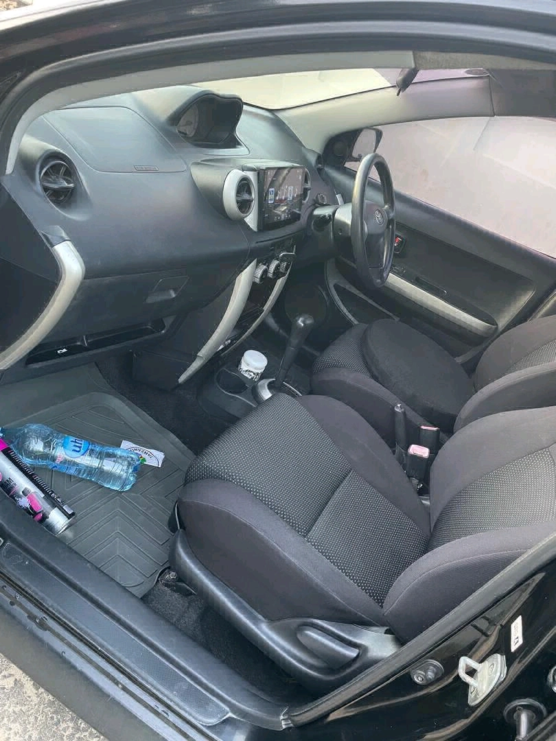 Black Toyota Ist 2004, 1290 CC, Low Mileage thumbnail 8