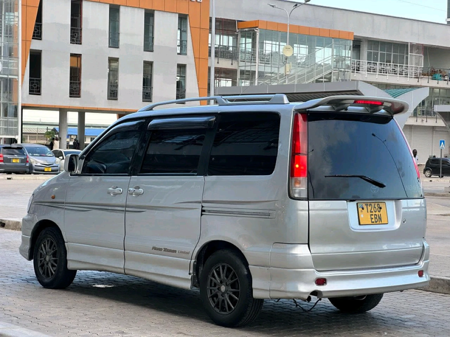 Toyota Noah SR50 Van 2001 (EBN) For Sale thumbnail 5