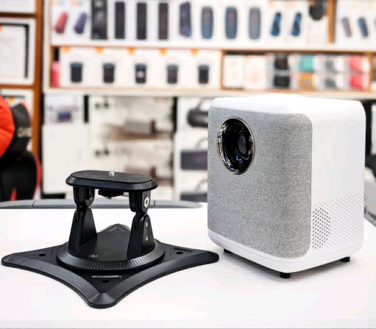 Portable LED Projector 720HD with Stand thumbnail 2