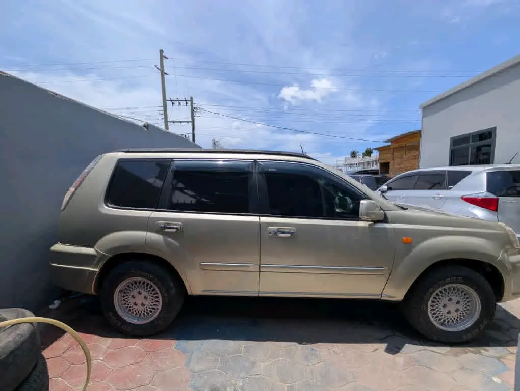 Nissan X-Trail 2008 Gold thumbnail 3