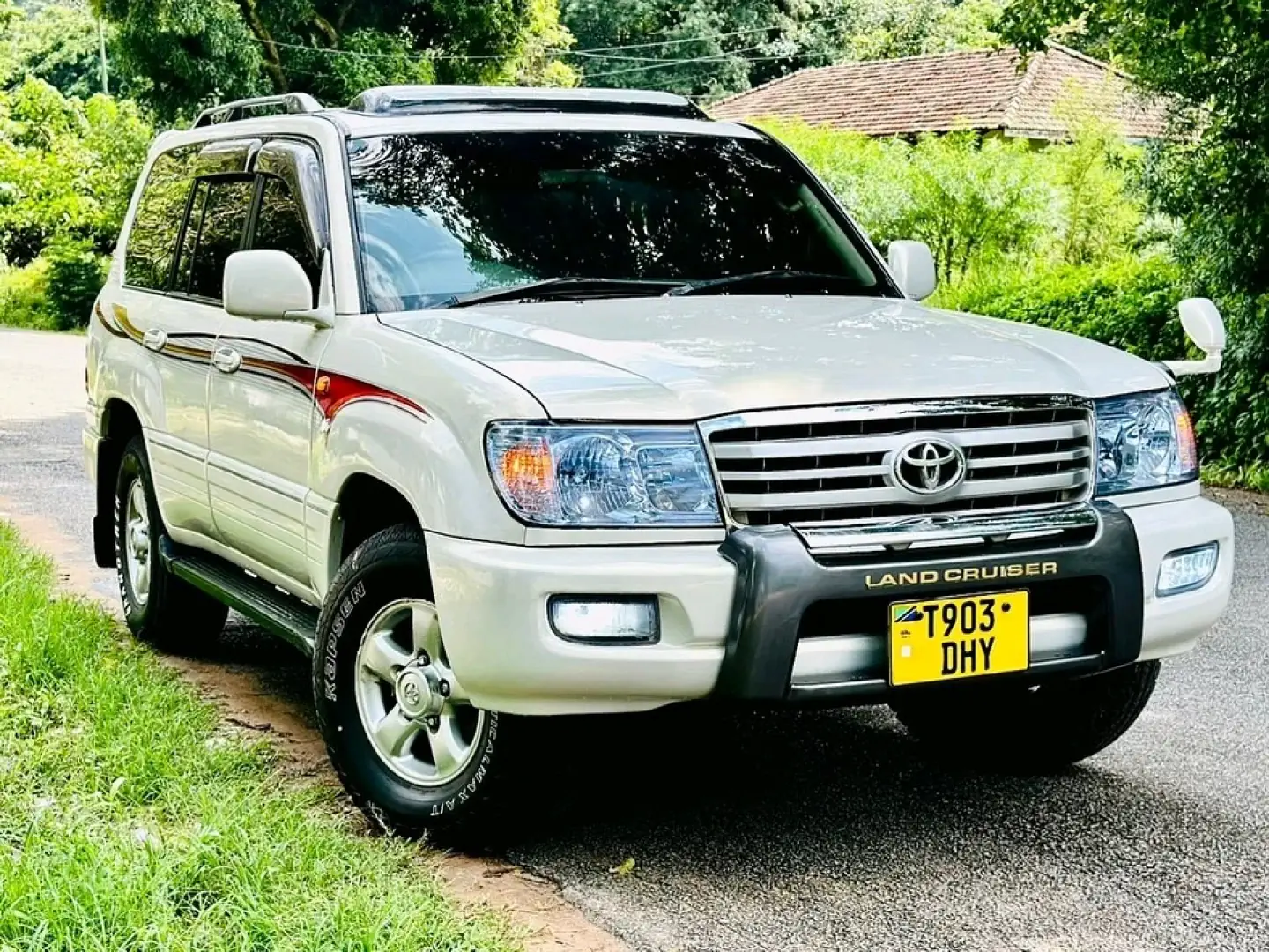 Toyota Land Cruiser SUV 1999 Model thumbnail 3