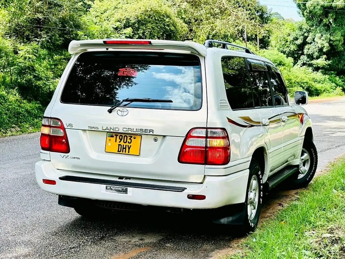 Toyota Land Cruiser SUV 1999 Model thumbnail 4