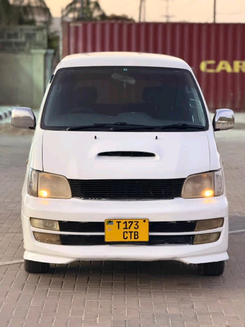Toyota Noah SR40 - Full AC, 1990cc